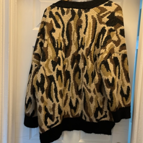 Animal print cardigan by Janice Apparel - Picture 2 of 6